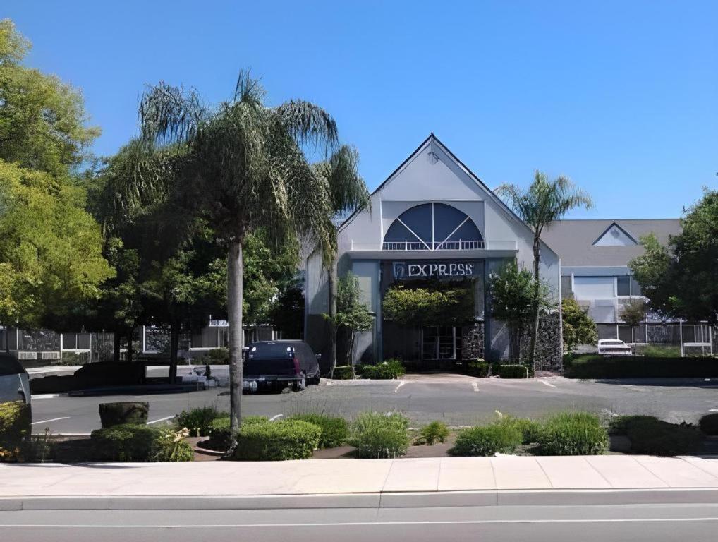 Quality Inn Fresno Yosemite Airport Exterior foto