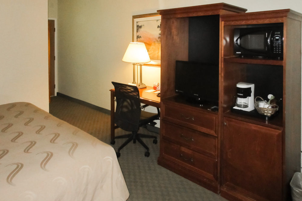 Quality Inn Fresno Yosemite Airport Exterior foto