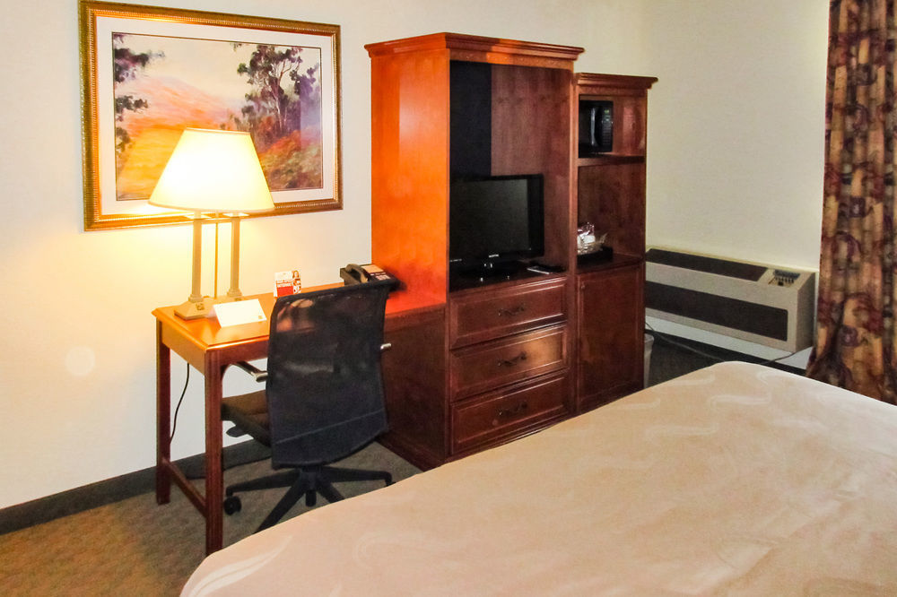 Quality Inn Fresno Yosemite Airport Exterior foto
